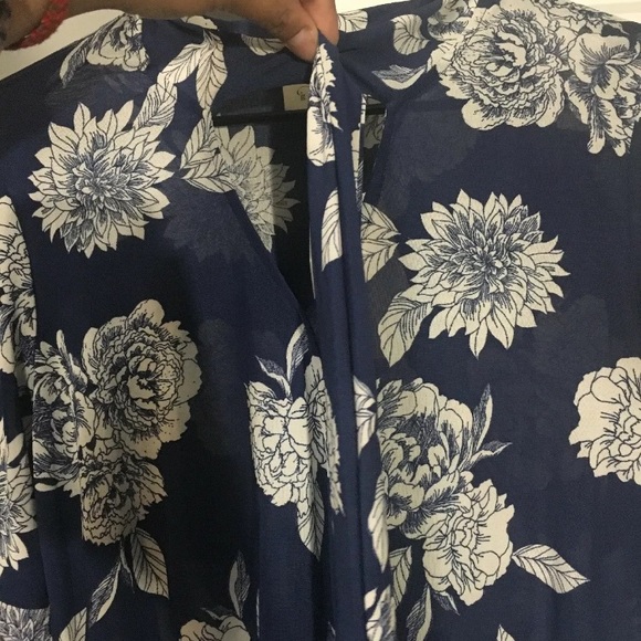 🌺bell sleeve flower blouse🌺 - Picture 3 of 3